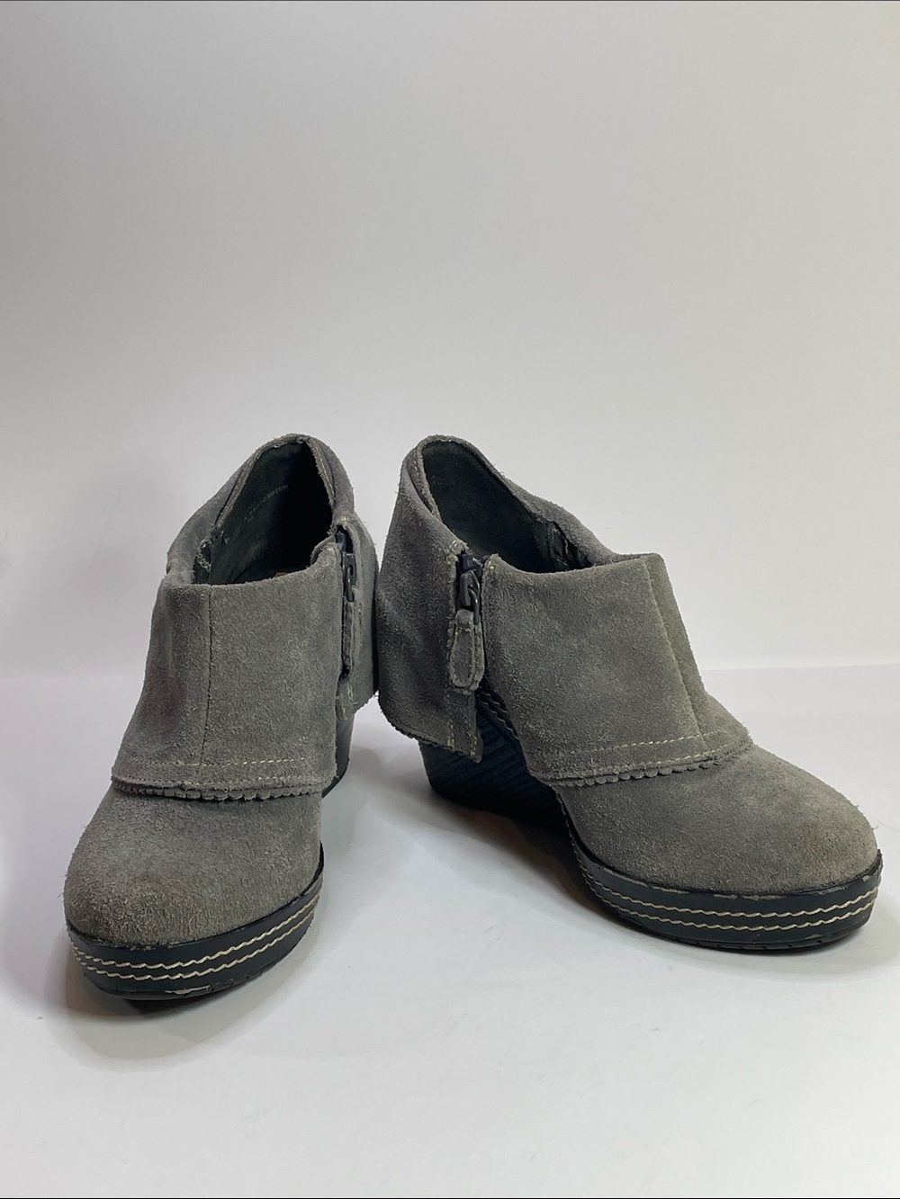 Dr. Scholl's Gray Suede Heeled Ankle Booties size 7.5M